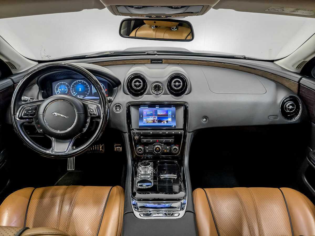 Jaguar XJ с пробегом — 2017 год. Фото: #13