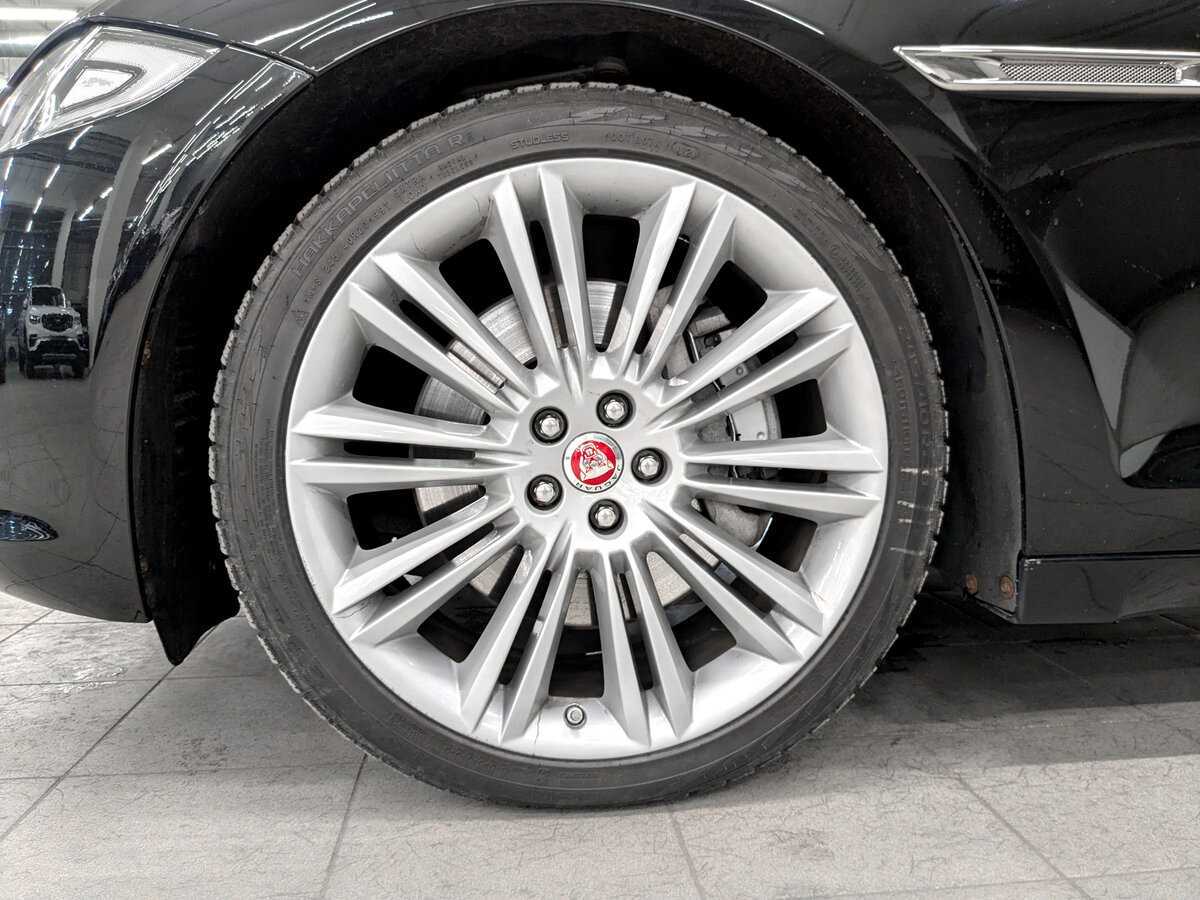 Jaguar XJ с пробегом — 2017 год. Фото: #17