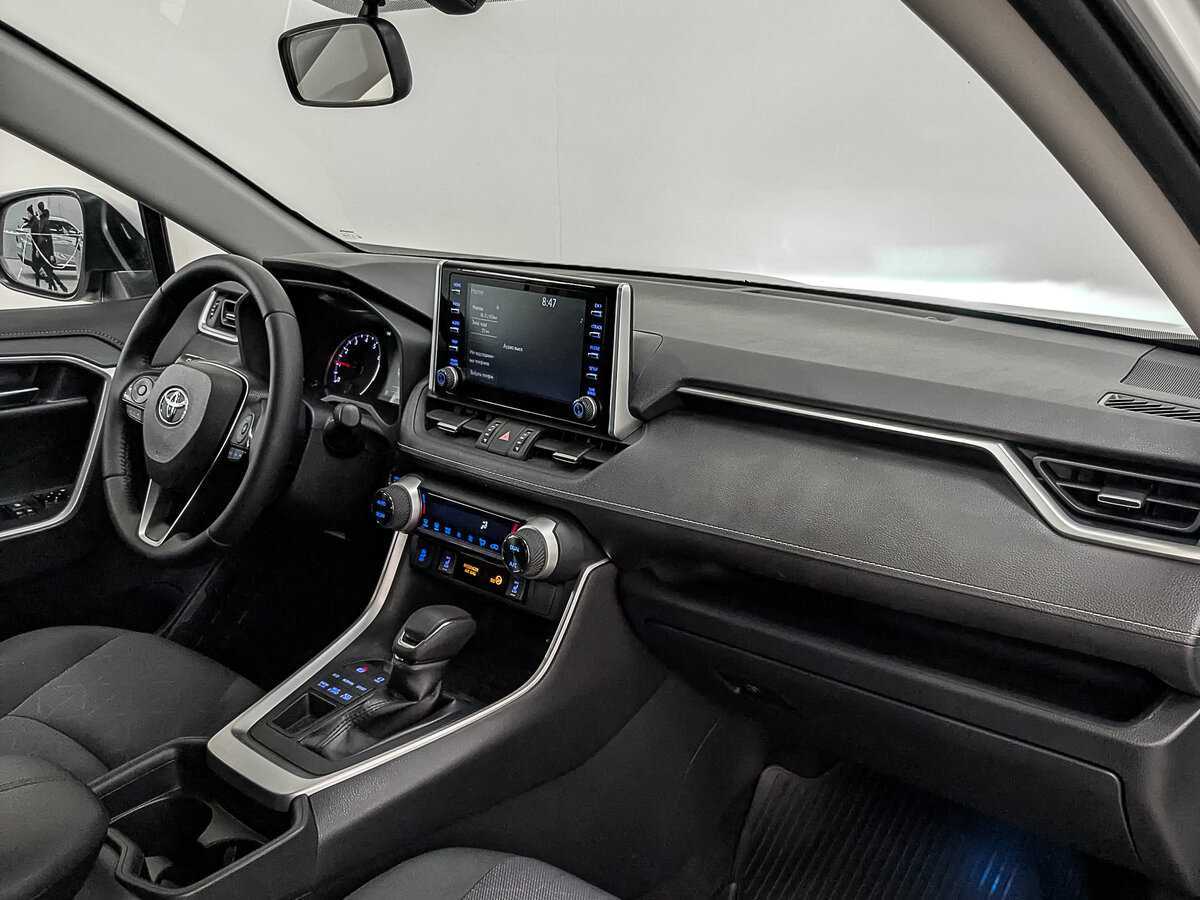 Toyota RAV4 с пробегом — 2020 год. Фото: #12