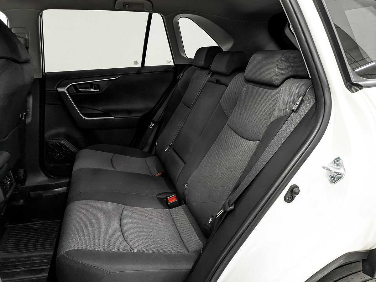 Toyota RAV4 с пробегом — 2020 год. Фото: #17