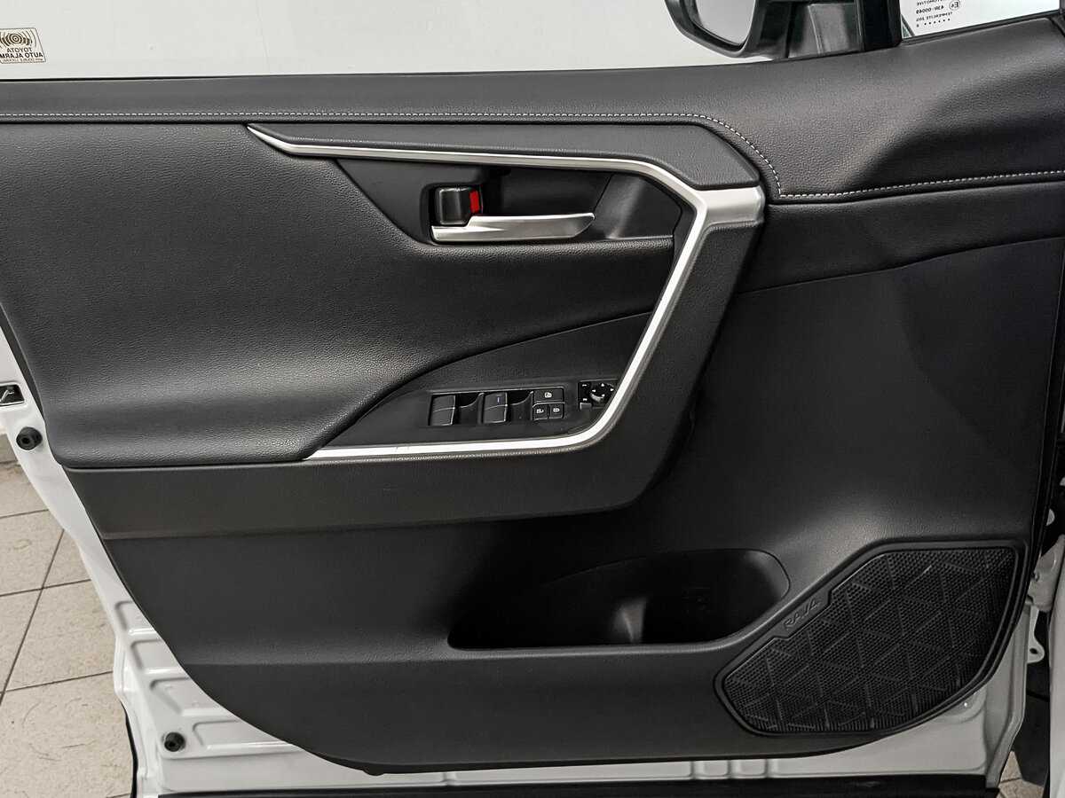 Toyota RAV4 с пробегом — 2020 год. Фото: #18