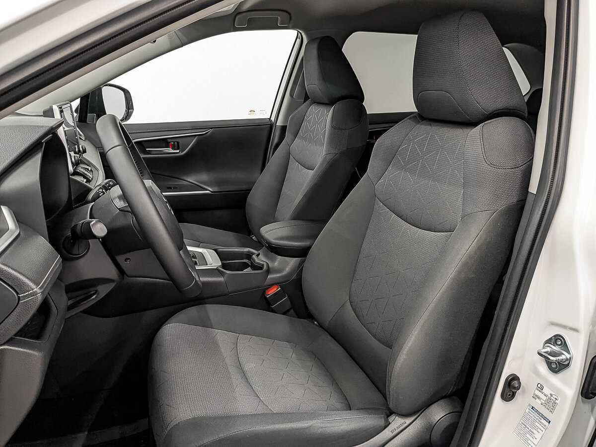 Toyota RAV4 с пробегом — 2020 год. Фото: #19