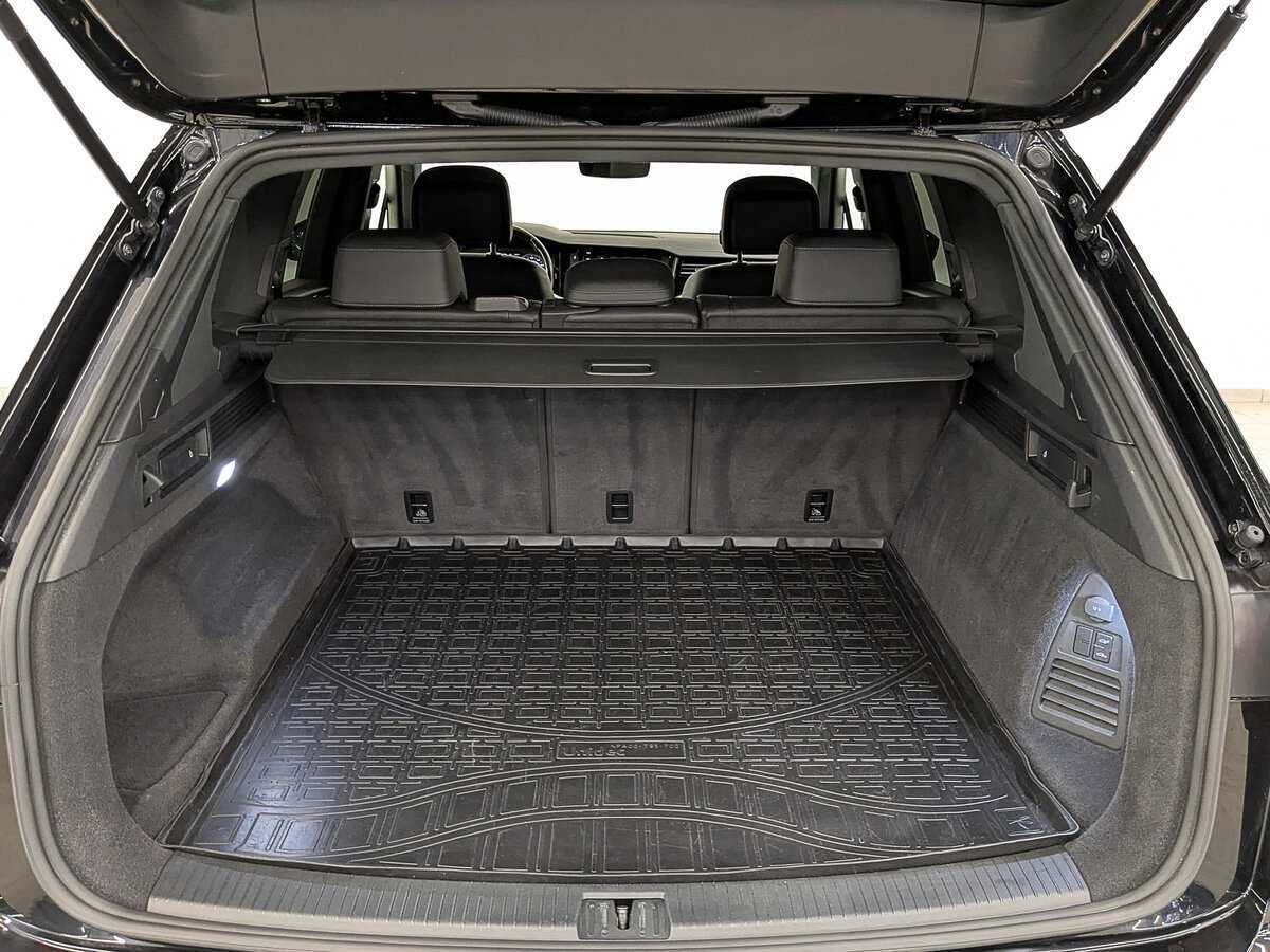 Volkswagen Touareg с пробегом — 2019 год. Фото: #9