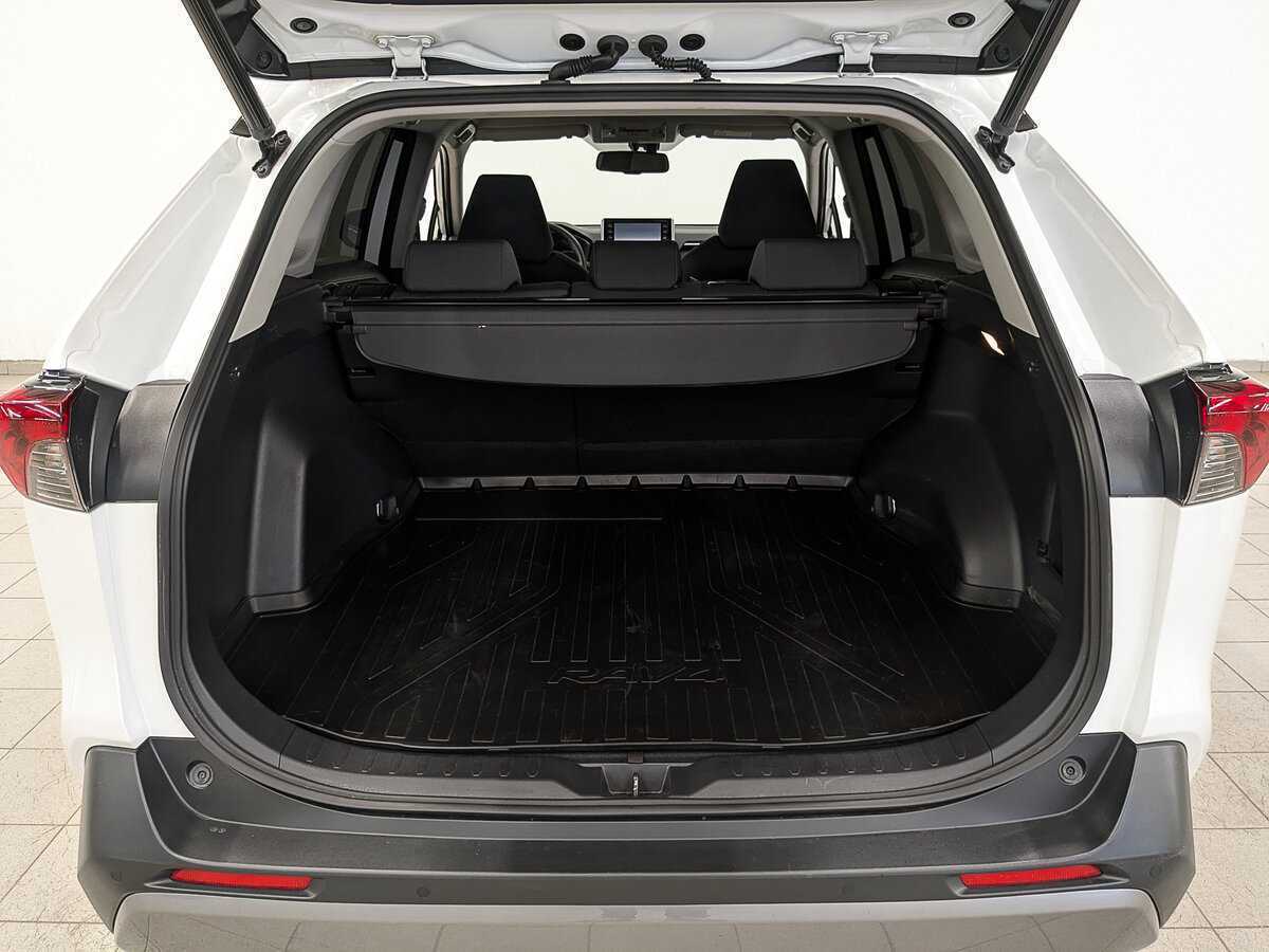 Toyota RAV4 с пробегом — 2022 год. Фото: #9