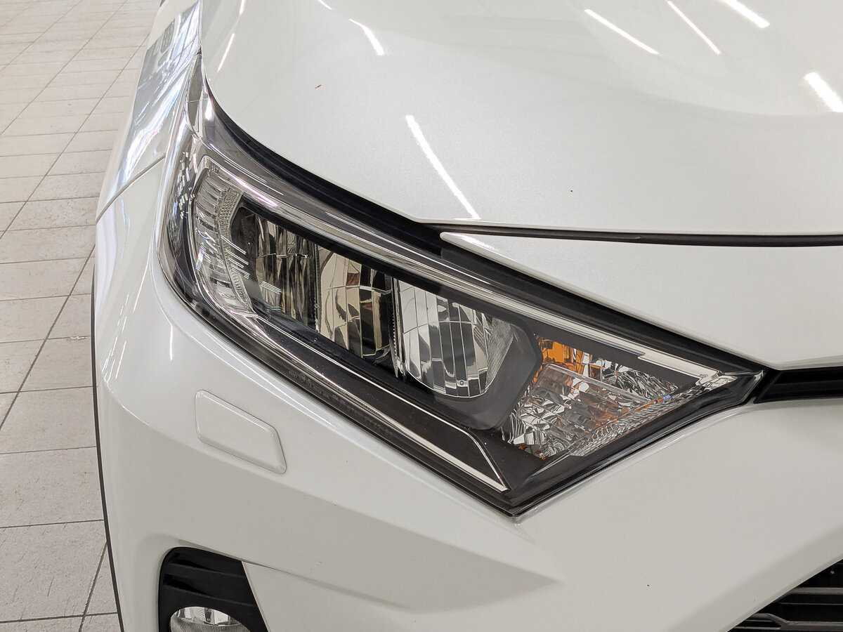 Toyota RAV4 с пробегом — 2022 год. Фото: #10
