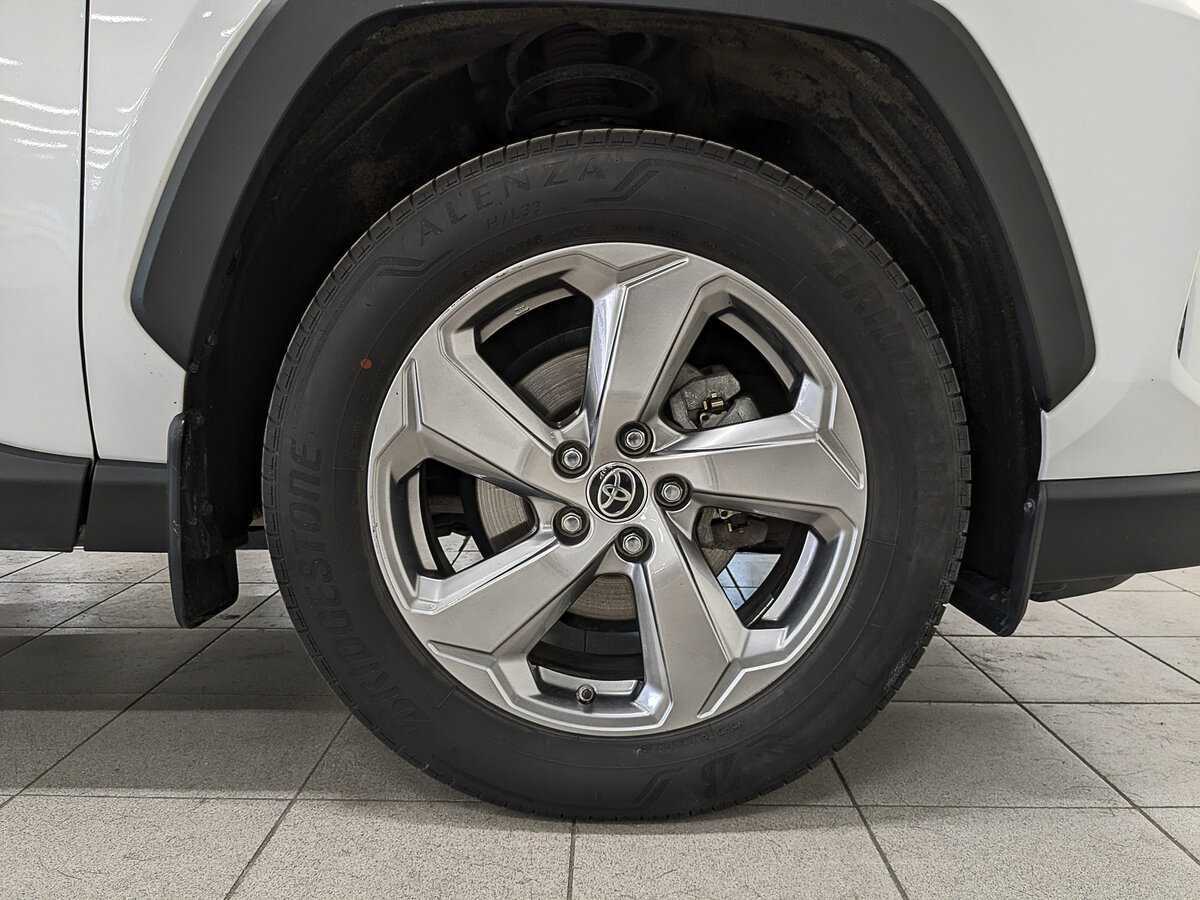 Toyota RAV4 с пробегом — 2022 год. Фото: #11