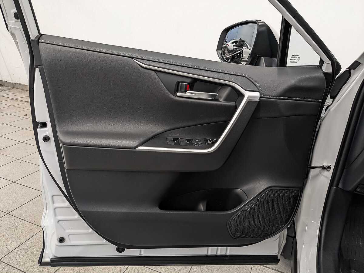 Toyota RAV4 с пробегом — 2022 год. Фото: #18