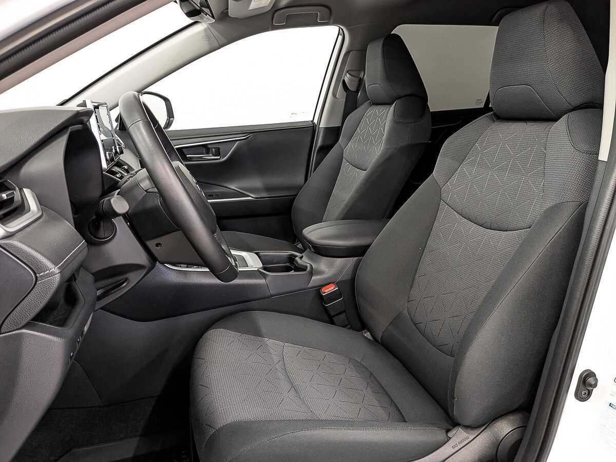 Toyota RAV4 с пробегом — 2022 год. Фото: #19