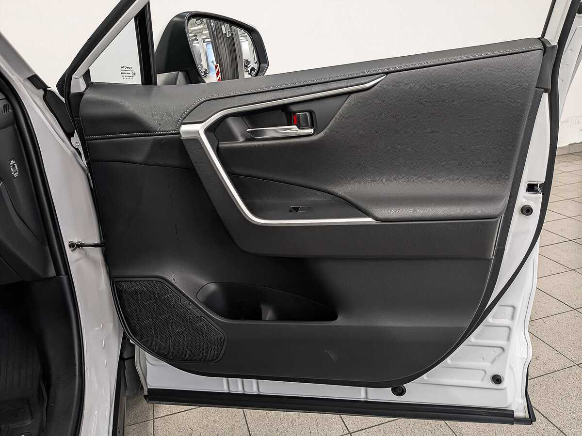 Toyota RAV4 с пробегом — 2022 год. Фото: #23