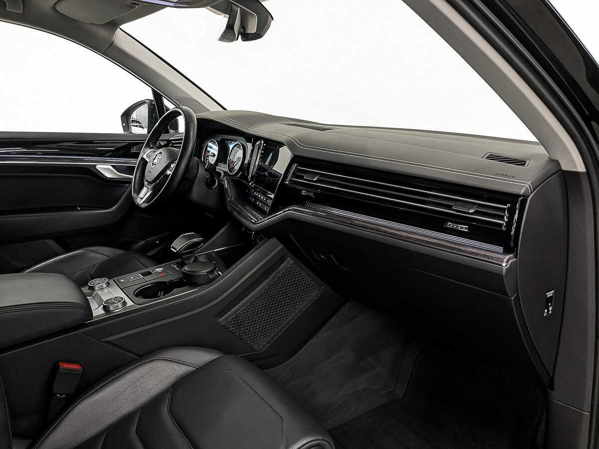 Volkswagen Touareg с пробегом — 2018 год. Фото: #12