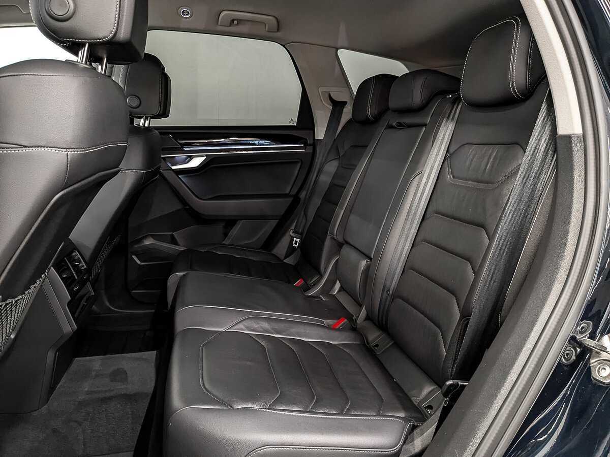 Volkswagen Touareg с пробегом — 2018 год. Фото: #17