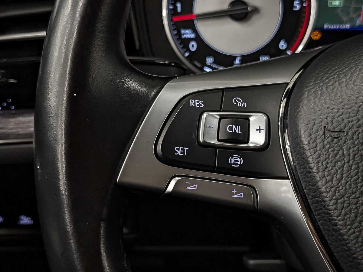 Volkswagen Touareg с пробегом — 2018 год. Фото: #26