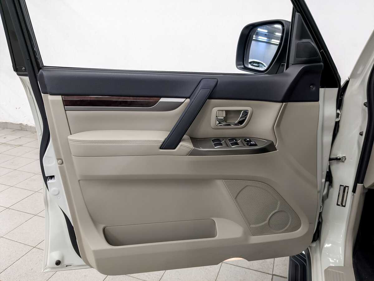 Mitsubishi Pajero с пробегом — 2021 год. Фото: #16