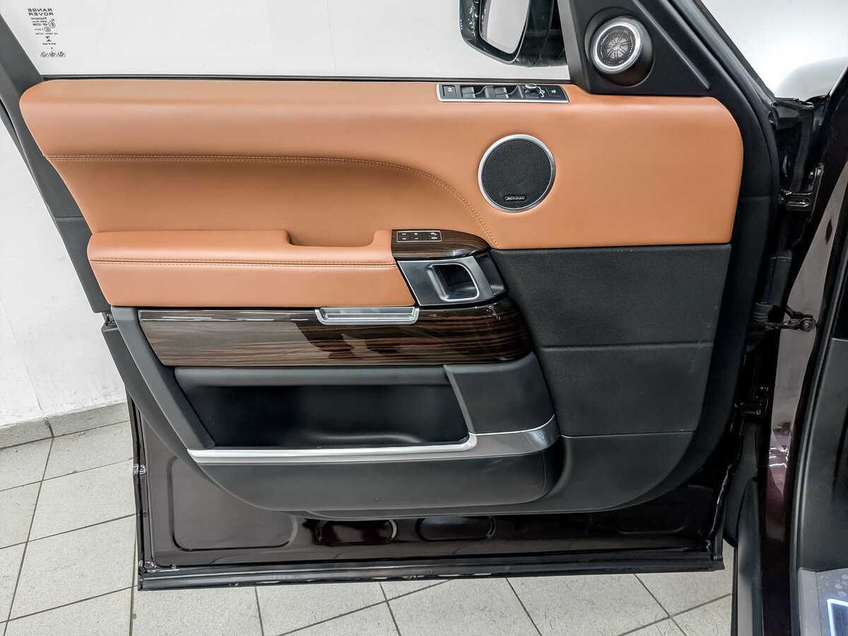 Land Rover Range Rover с пробегом — 2017 год. Фото: #16