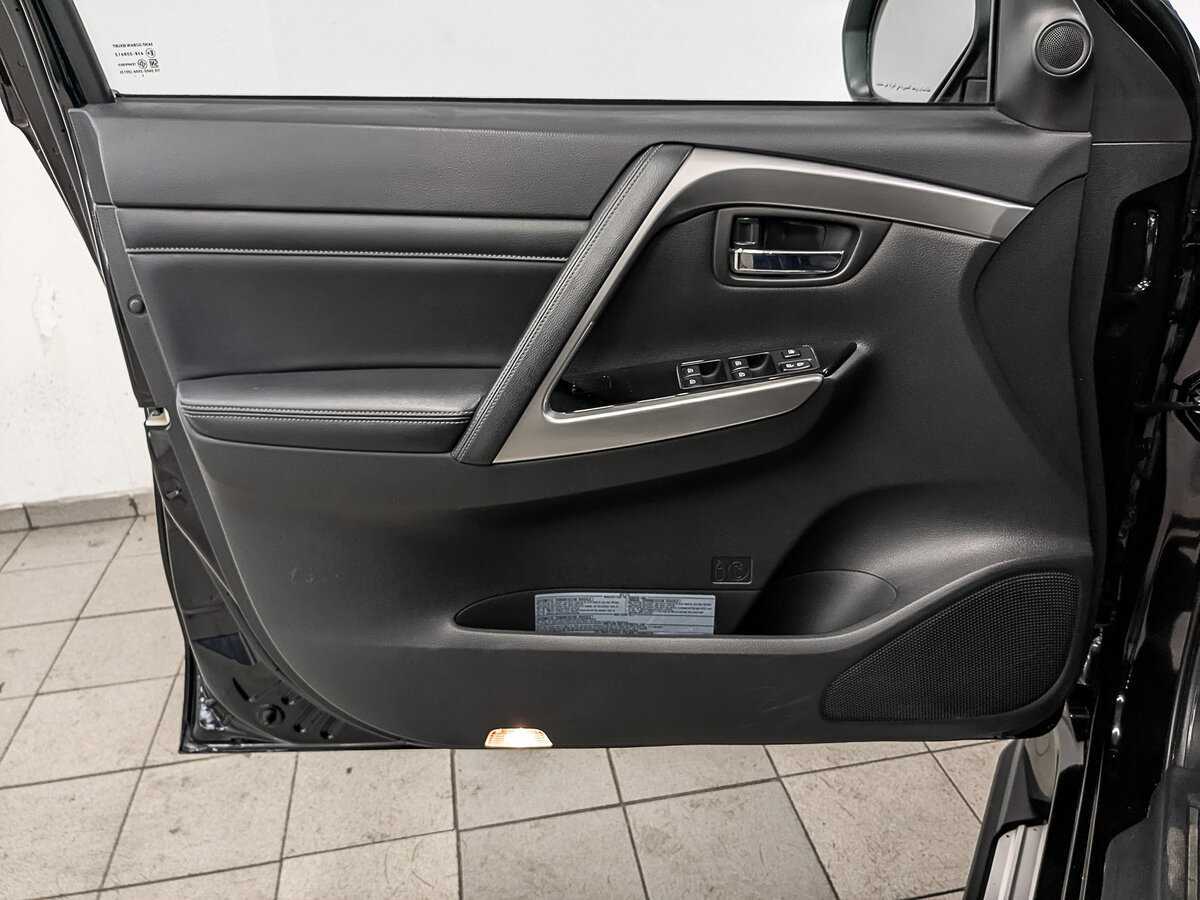 Mitsubishi Montero Sport с пробегом — 2021 год. Фото: #16