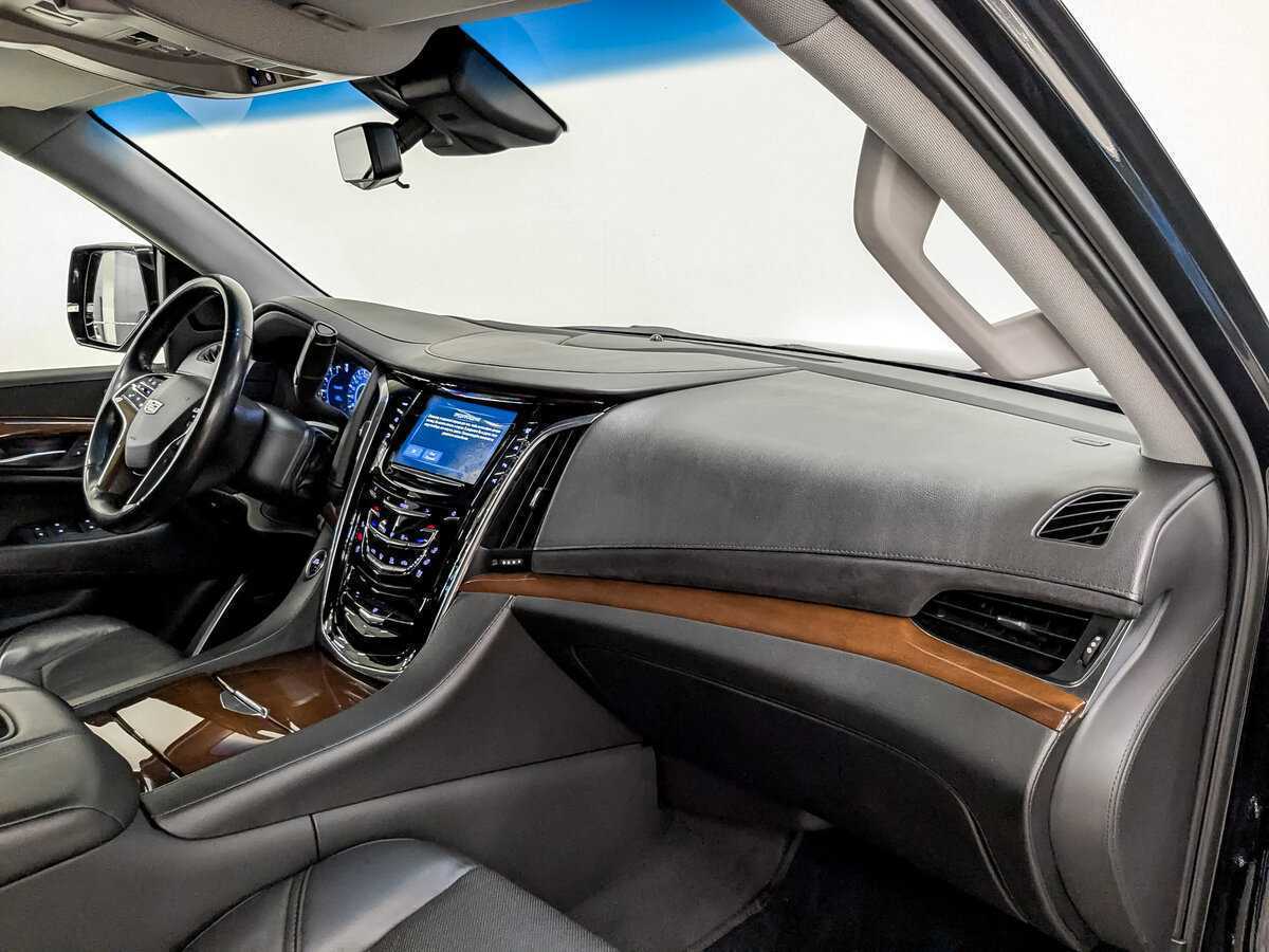 Cadillac Escalade с пробегом — 2017 год. Фото: #10