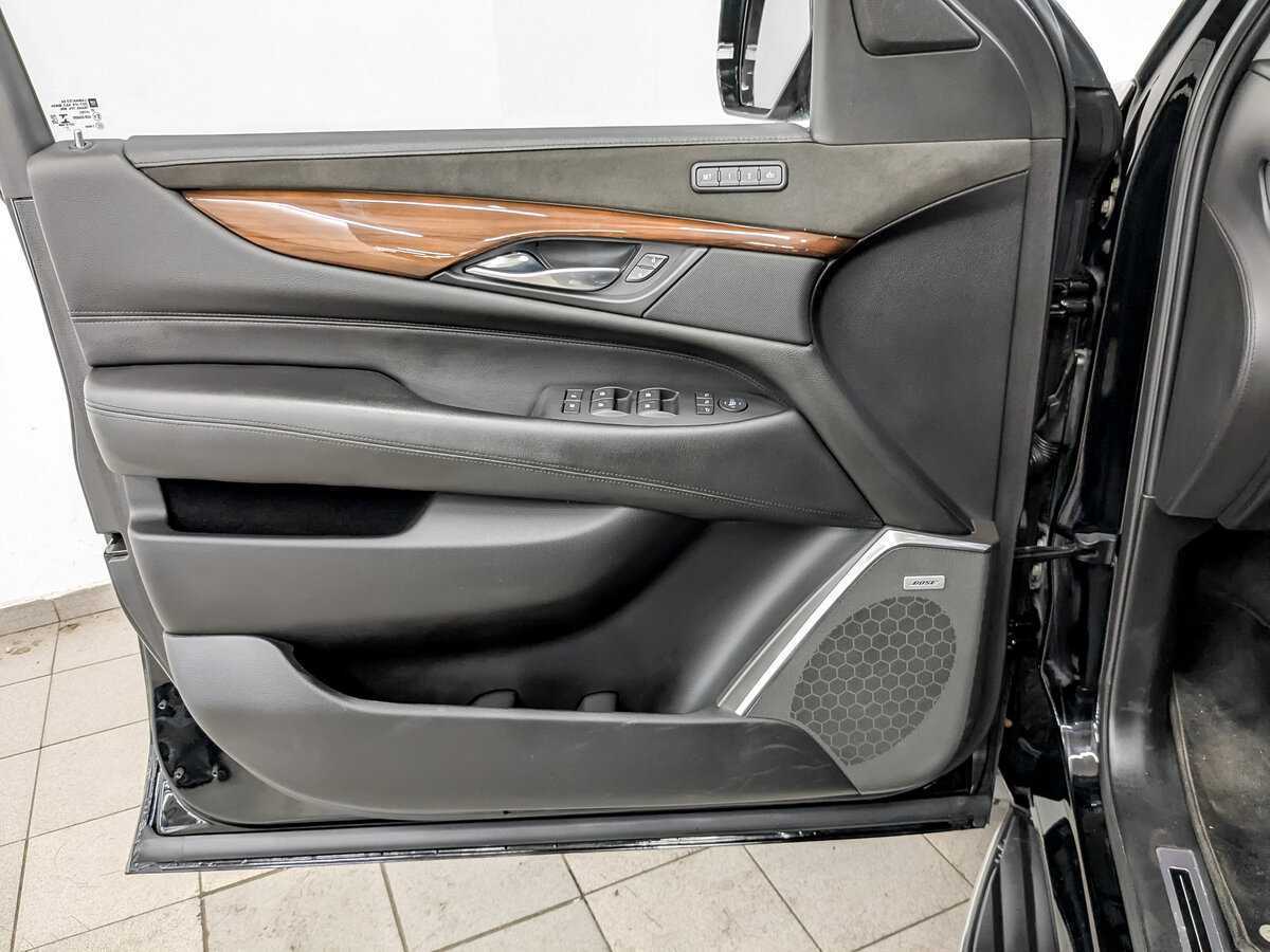 Cadillac Escalade с пробегом — 2017 год. Фото: #16