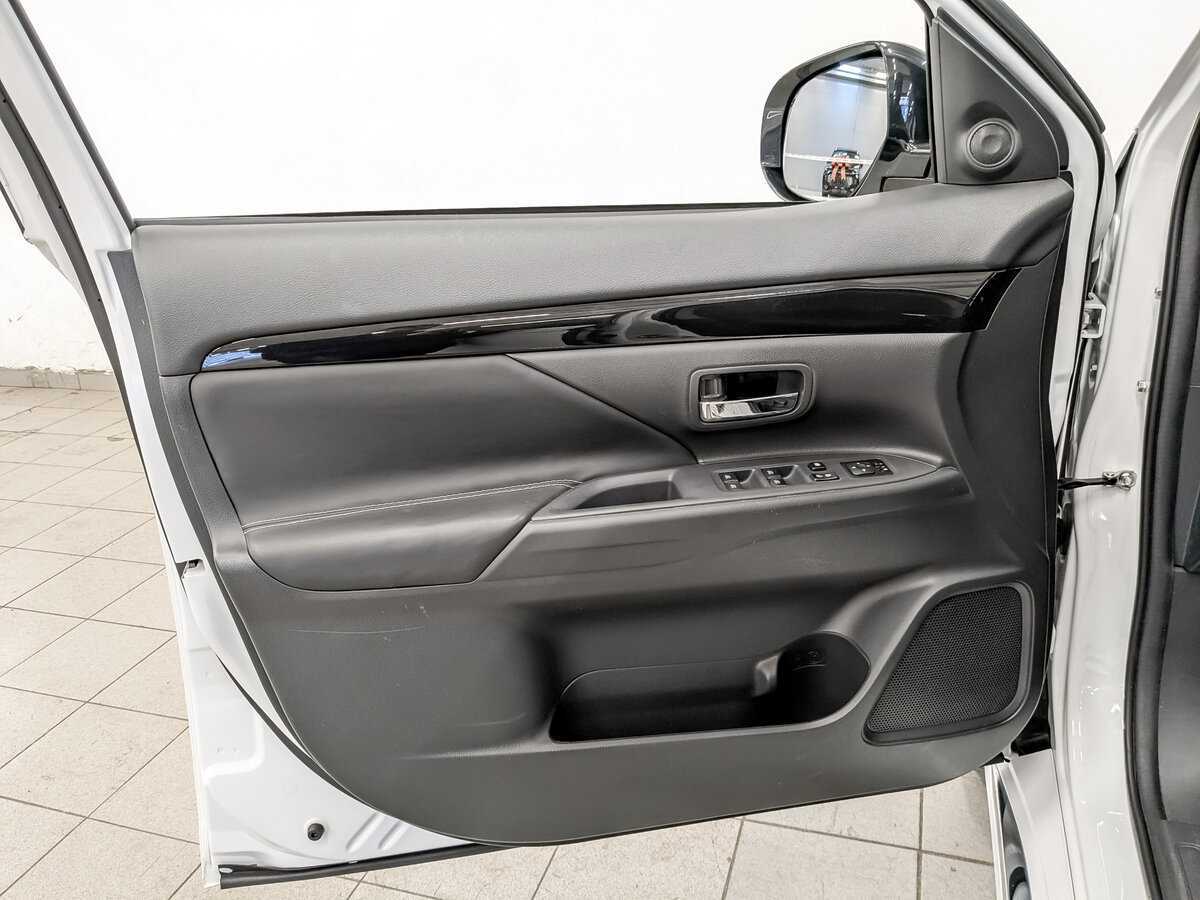 Mitsubishi Outlander с пробегом — 2022 год. Фото: #16