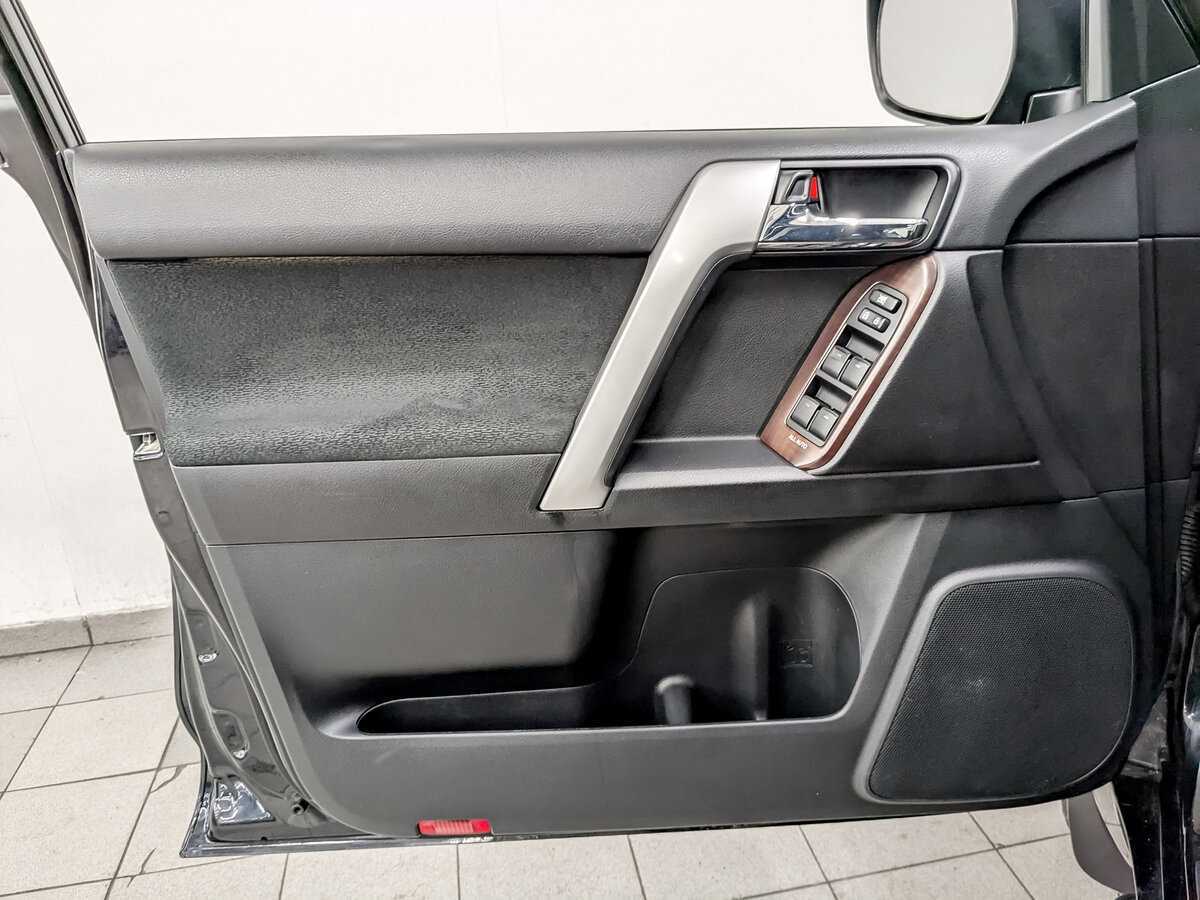 Toyota Land Cruiser Prado с пробегом — 2015 год. Фото: #16