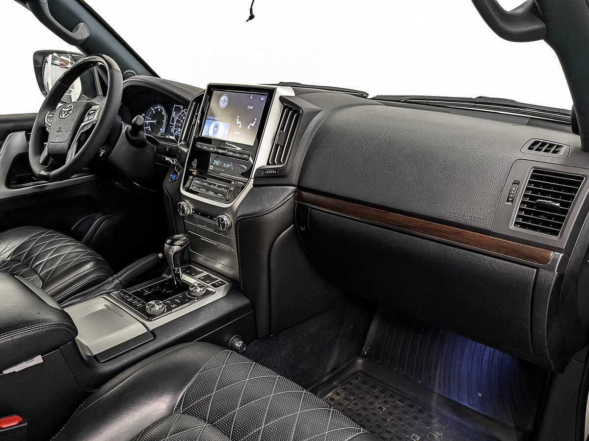 Toyota Land Cruiser с пробегом — 2017 год. Фото: #9