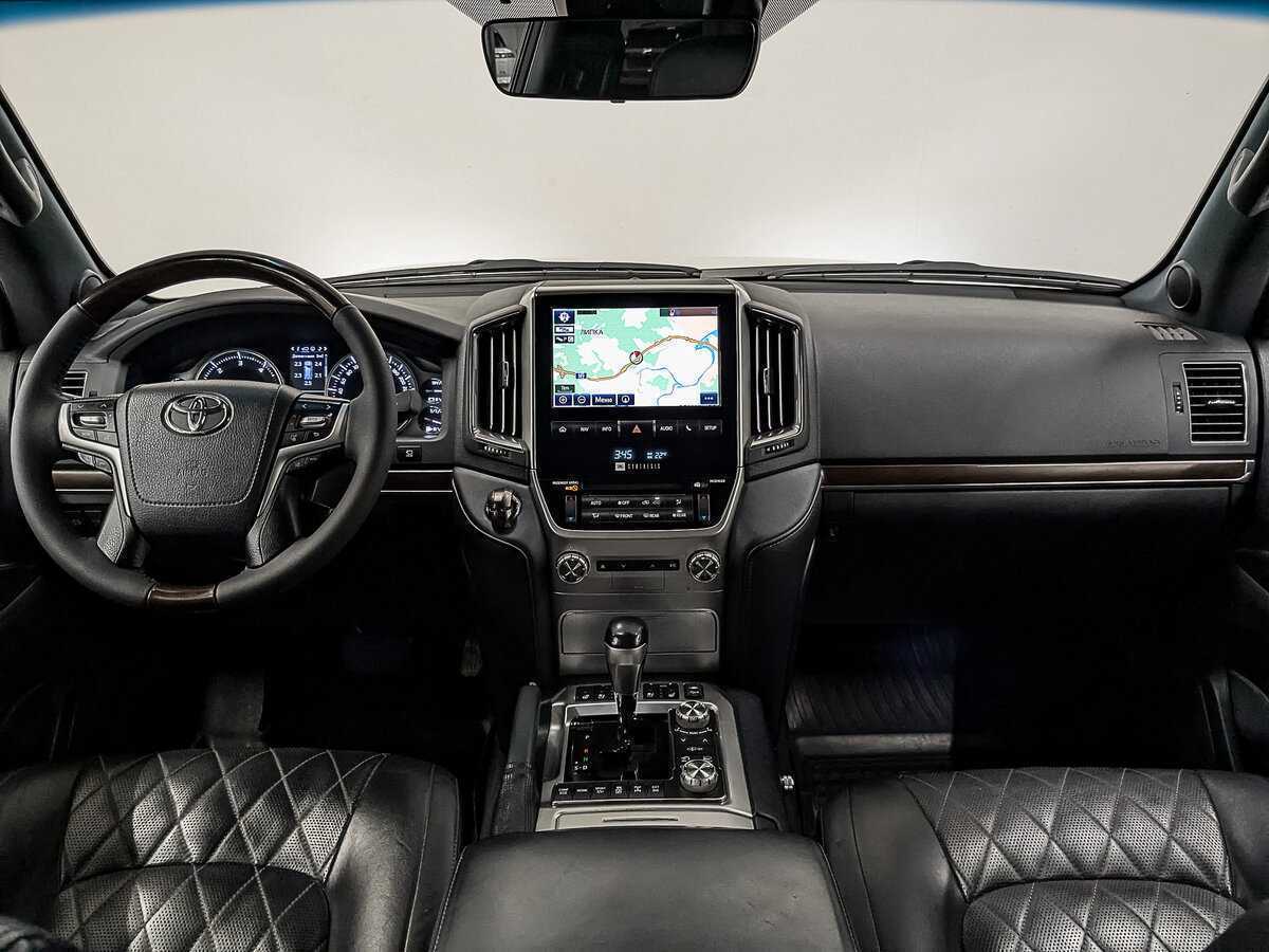 Toyota Land Cruiser с пробегом — 2017 год. Фото: #10
