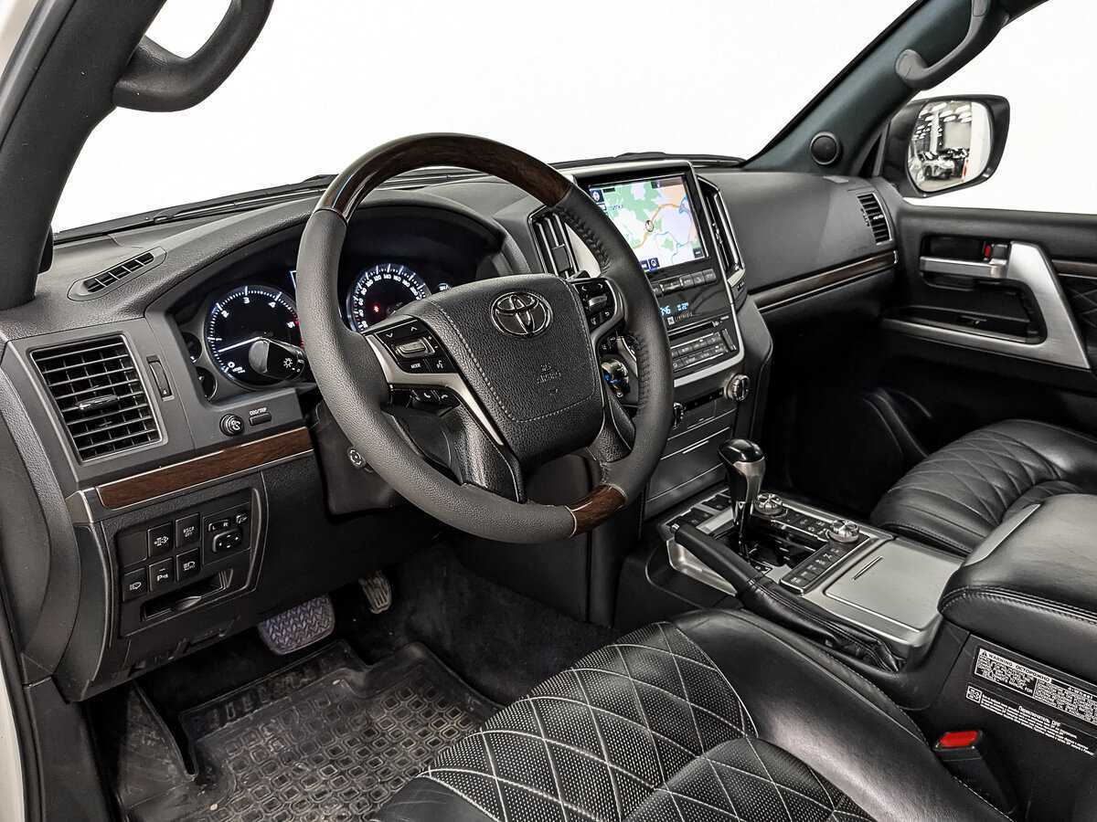 Toyota Land Cruiser с пробегом — 2017 год. Фото: #11