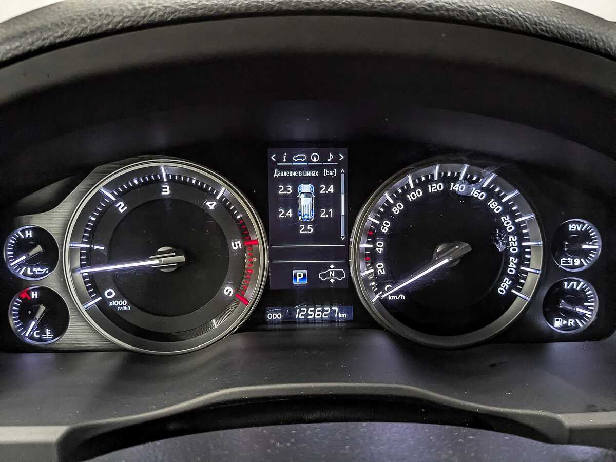 Toyota Land Cruiser с пробегом — 2017 год. Фото: #12