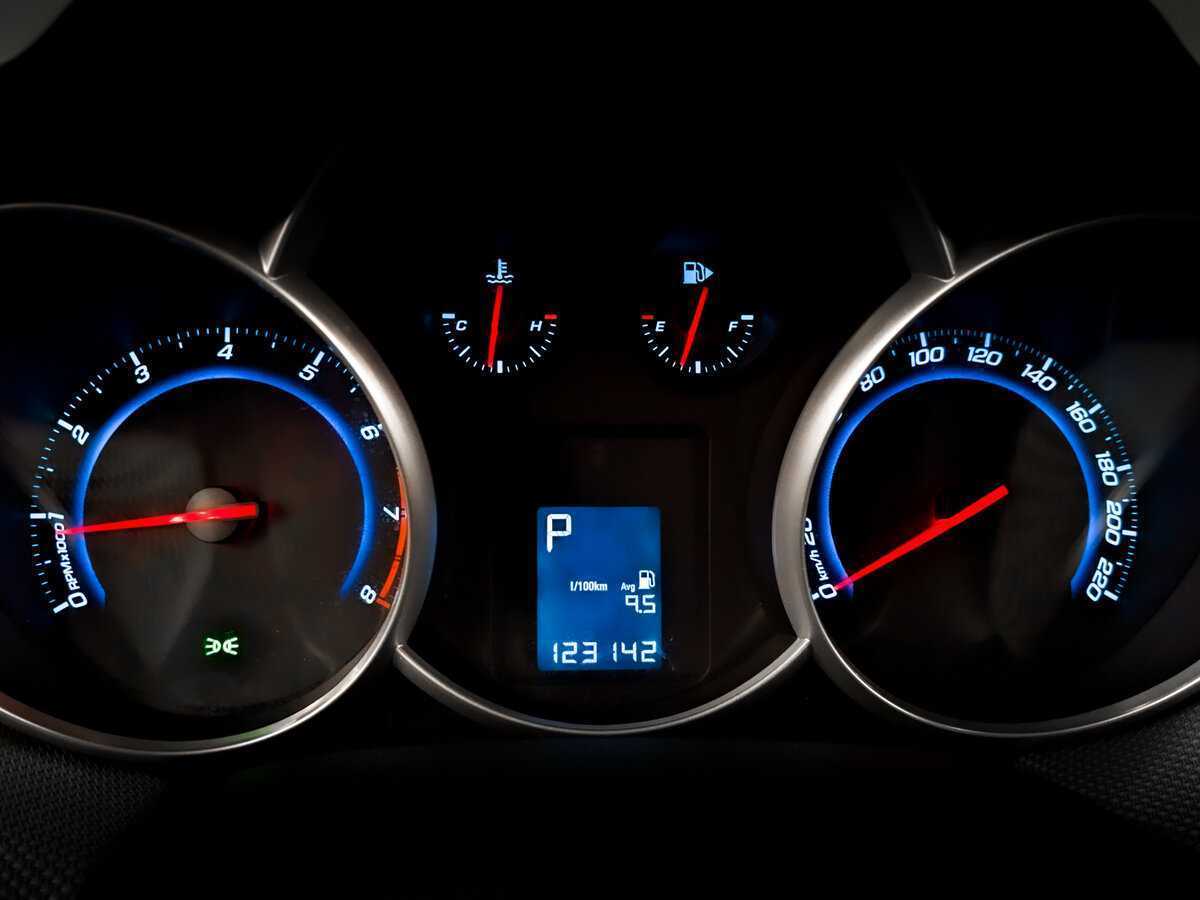 Chevrolet Cruze с пробегом — 2013 год. Фото: #12