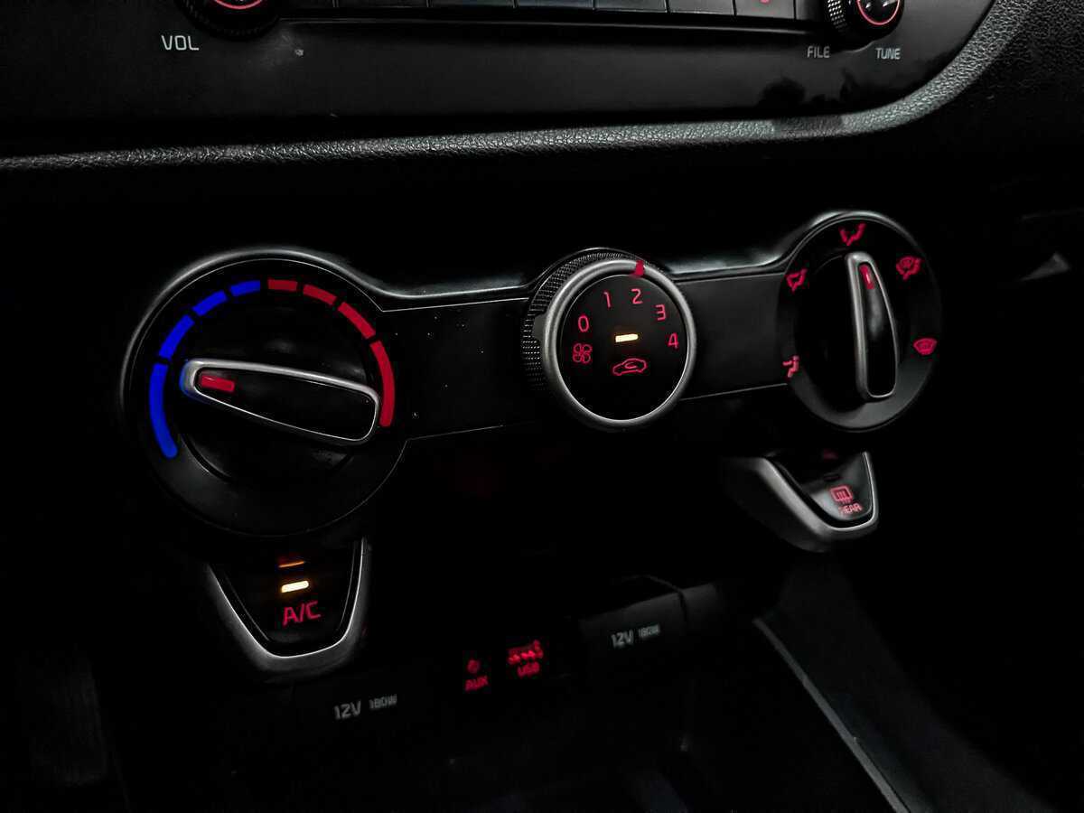 Kia Rio с пробегом — 2020 год. Фото: #20