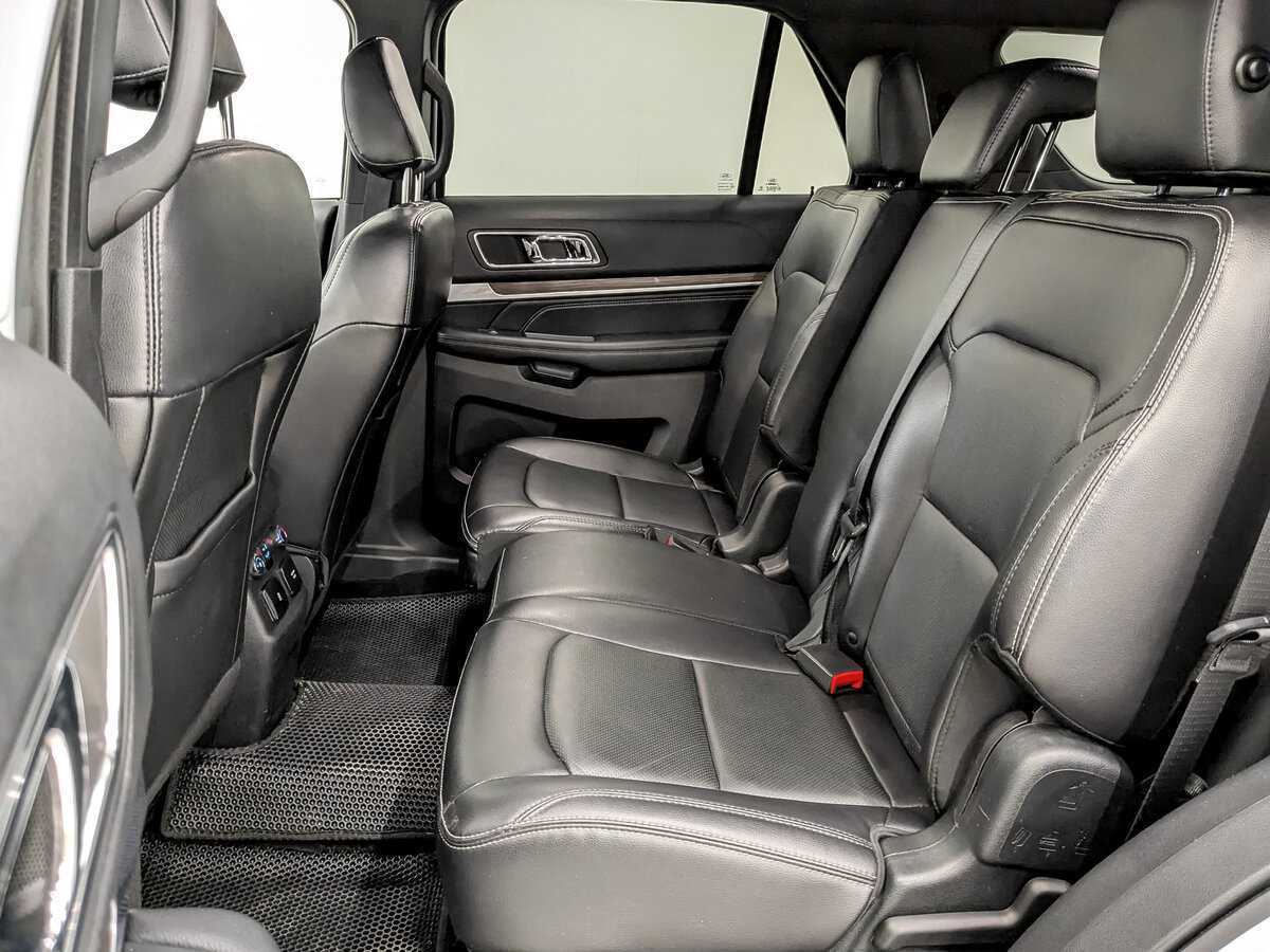 Ford Explorer с пробегом — 2019 год. Фото: #11