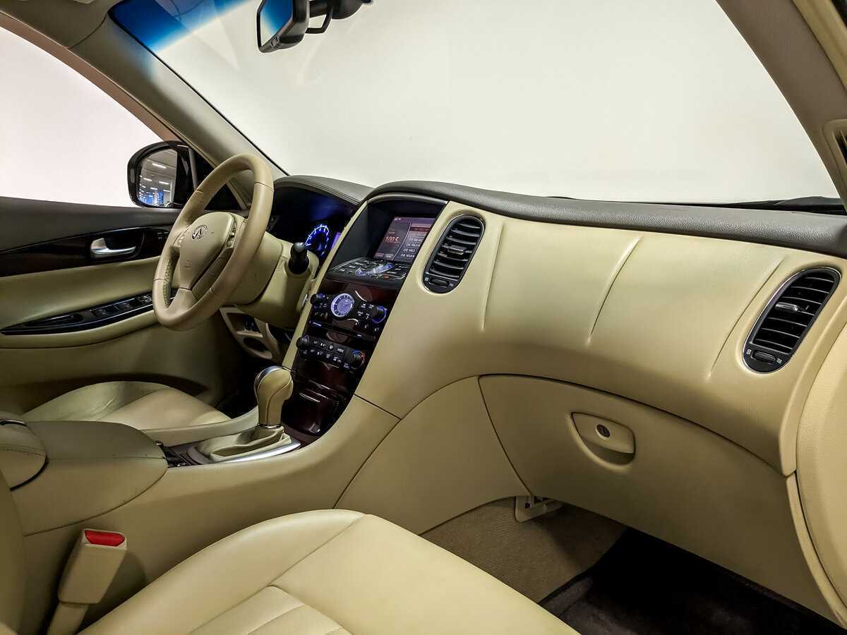 Infiniti QX50 с пробегом — 2015 год. Фото: #10