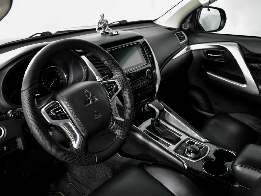 Mitsubishi Pajero Sport с пробегом — 2019 год. Фото: #7