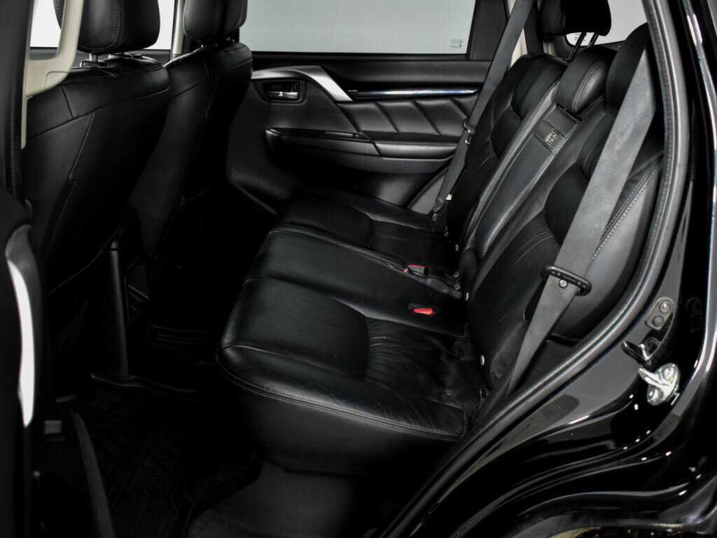 Mitsubishi Pajero Sport с пробегом — 2019 год. Фото: #9