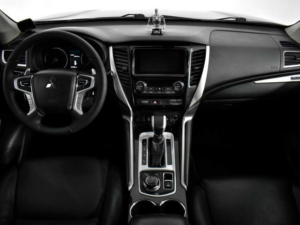 Mitsubishi Pajero Sport с пробегом — 2019 год. Фото: #11