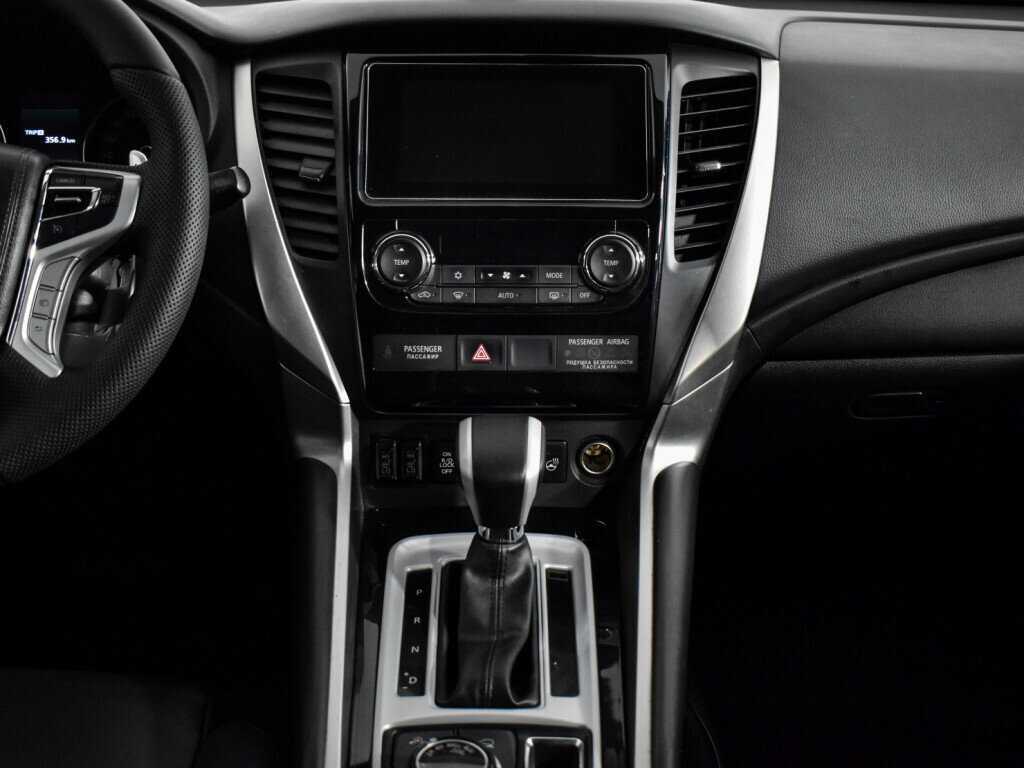 Mitsubishi Pajero Sport с пробегом — 2019 год. Фото: #12