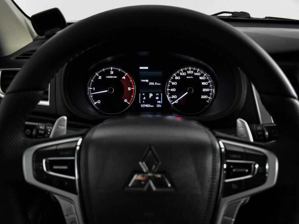 Mitsubishi Pajero Sport с пробегом — 2019 год. Фото: #17