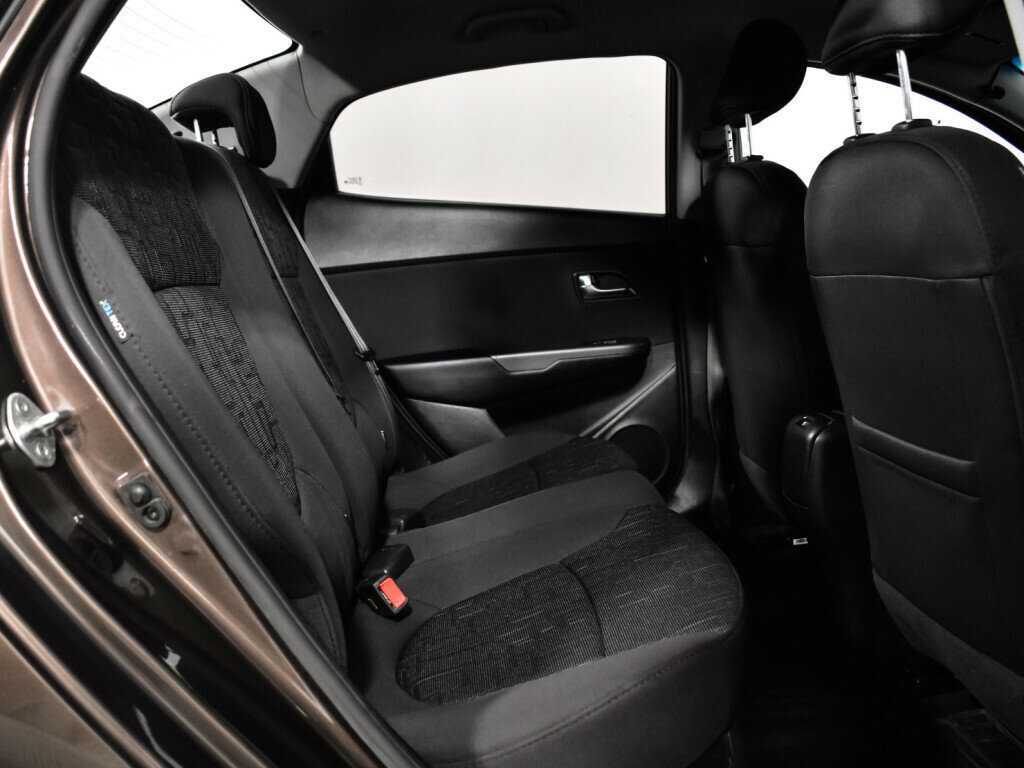 Kia Rio с пробегом — 2015 год. Фото: #9