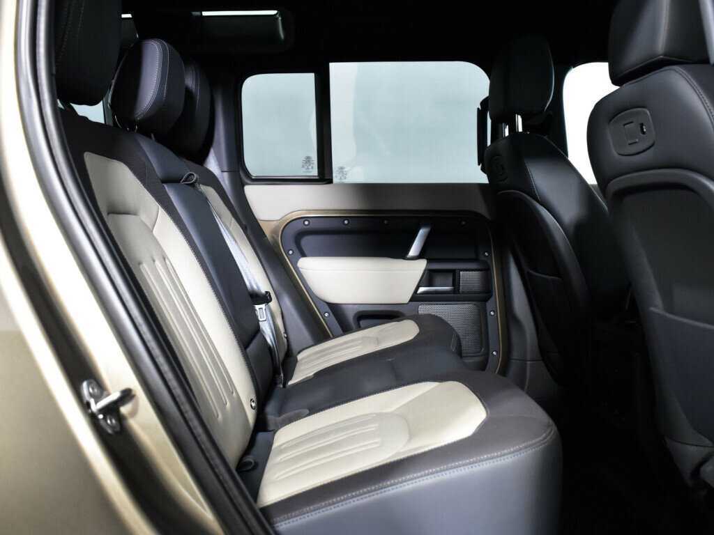 Land Rover Defender с пробегом — 2021 год. Фото: #9