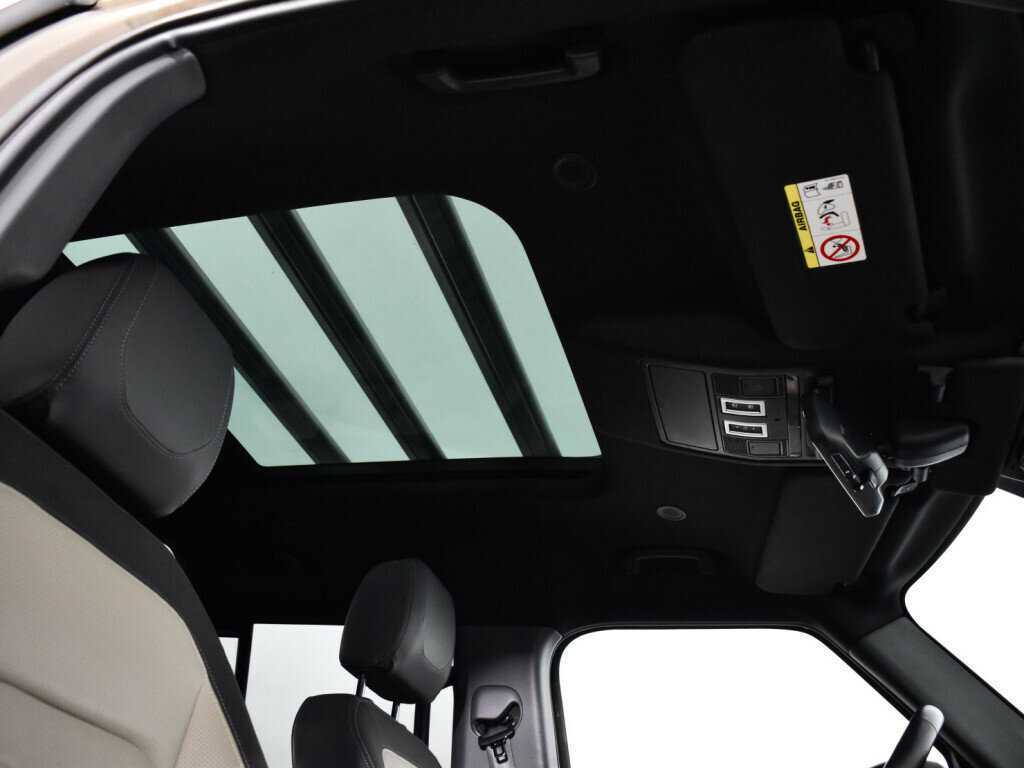 Land Rover Defender с пробегом — 2021 год. Фото: #12