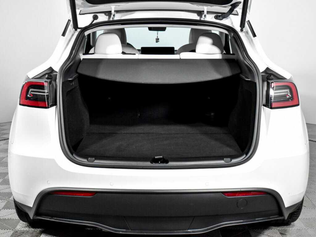 Tesla Model Y с пробегом — 2022 год. Фото: #8