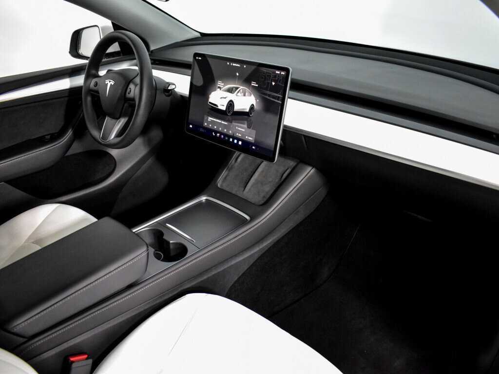 Tesla Model Y с пробегом — 2022 год. Фото: #9