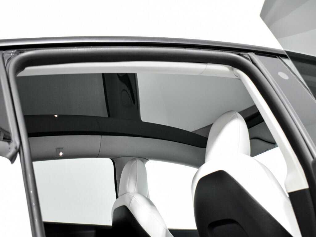 Tesla Model Y с пробегом — 2022 год. Фото: #11