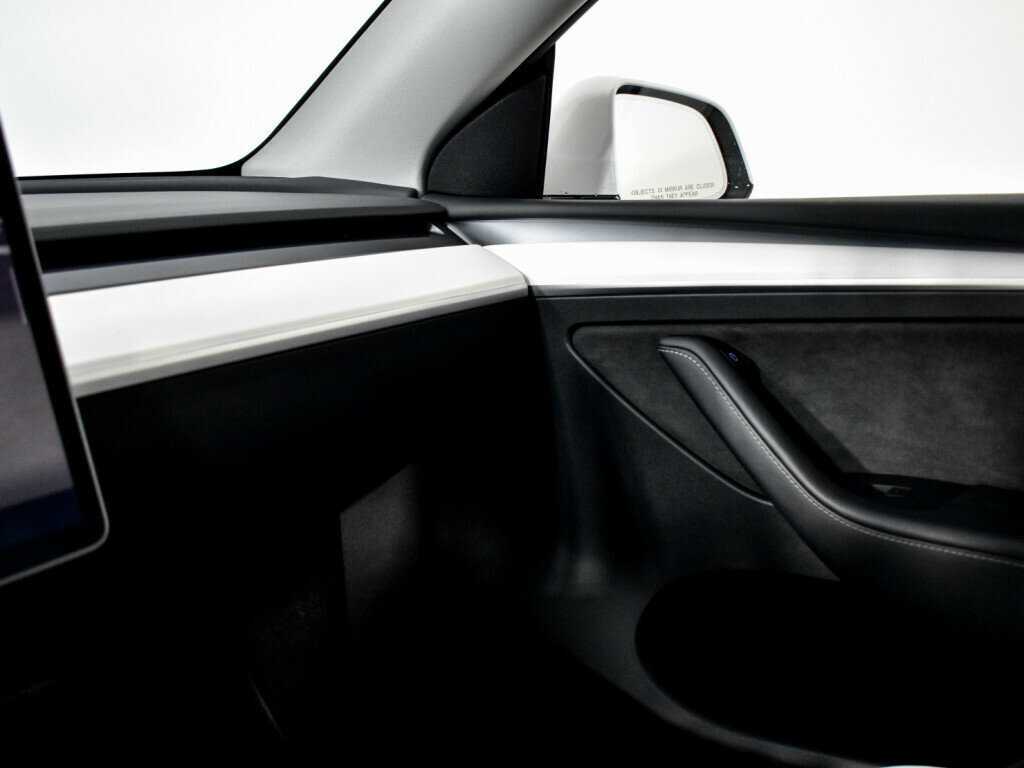 Tesla Model Y с пробегом — 2022 год. Фото: #13