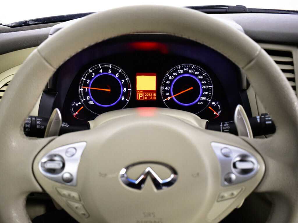 Infiniti FX с пробегом — 2011 год. Фото: #10