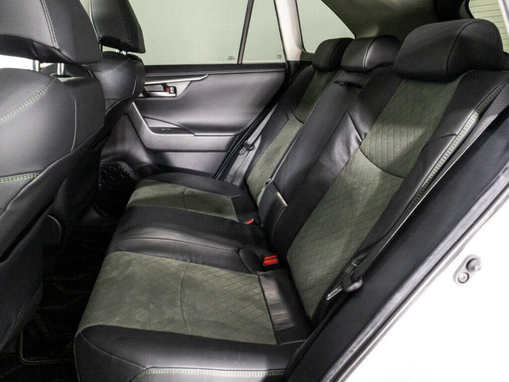 Toyota RAV4 с пробегом — 2022 год. Фото: #9