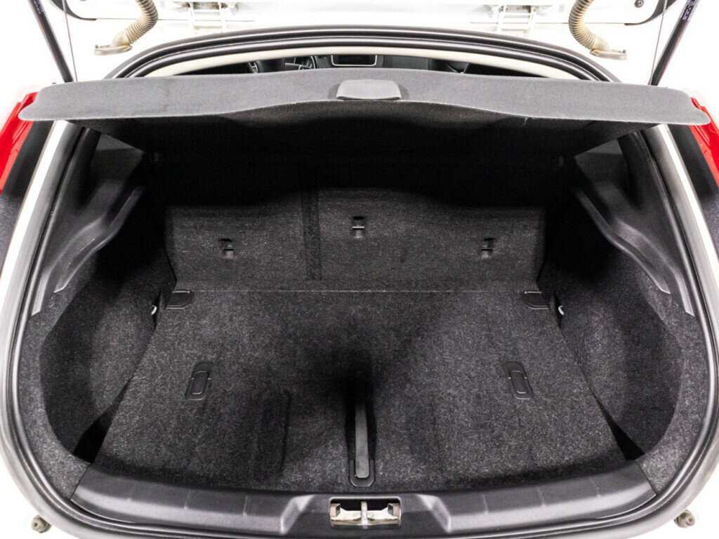 Volvo V40 Cross Country с пробегом — 2019 год. Фото: #14