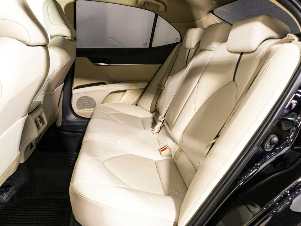 Toyota Camry с пробегом — 2021 год. Фото: #9