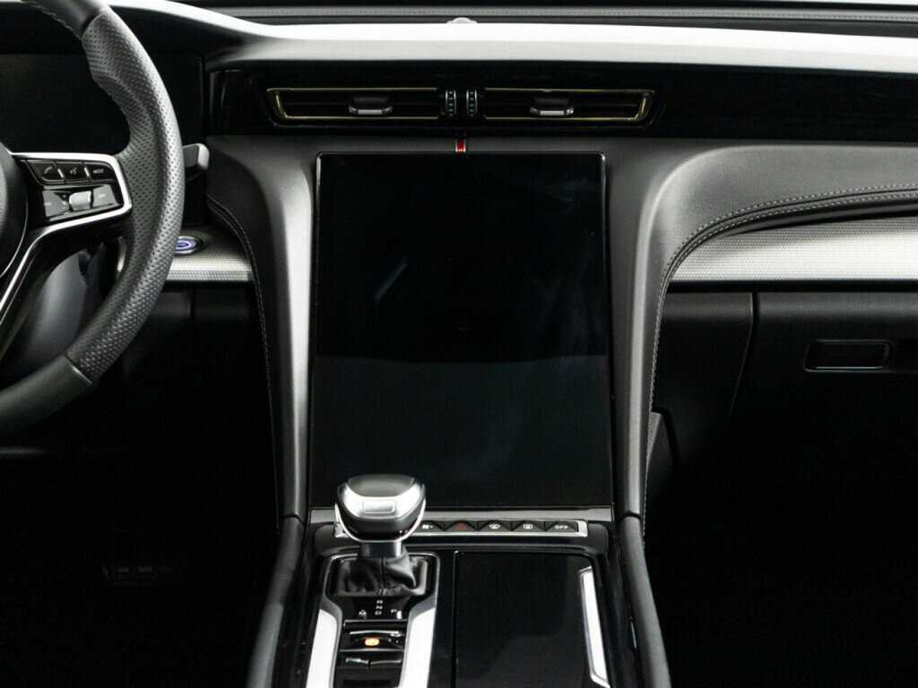 Hongqi H5 с пробегом — 2023 год. Фото: #13