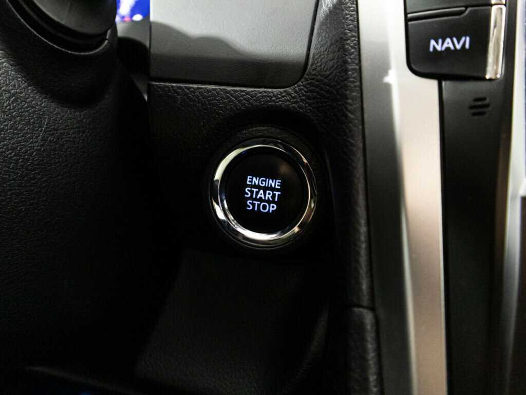 Toyota Camry с пробегом — 2017 год. Фото: #17