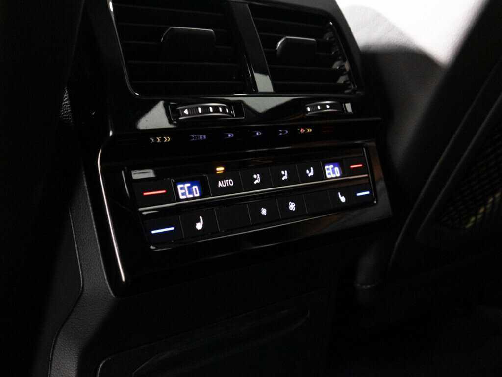 Volkswagen Touareg с пробегом — 2019 год. Фото: #23